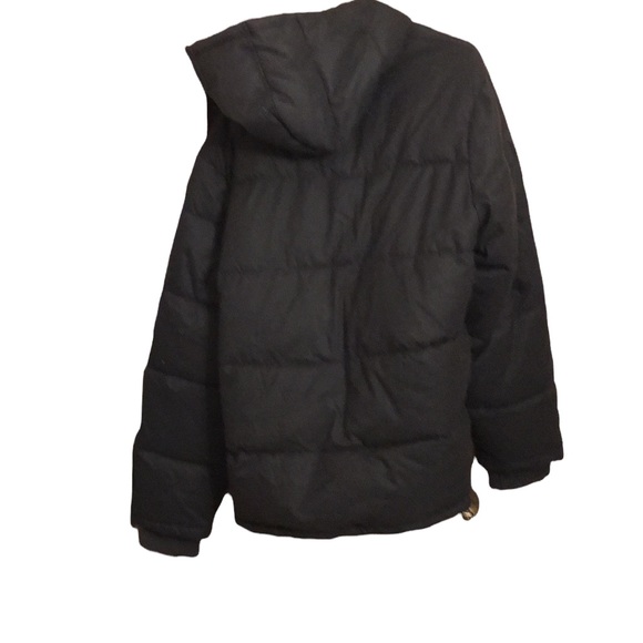 Coat is comfortable and will keep you warm - Picture 2 of 2